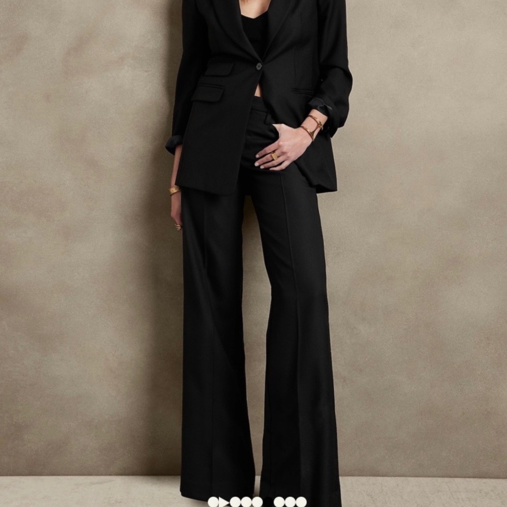 Banana Republic Lido Wide-Leg Italian Wool Pant  Size 6L  Color: Black
